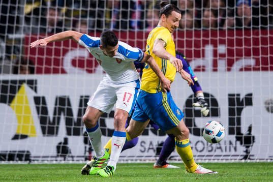 Tjeckiens Marek Suchy och Sveriges Zlatan Ibrahimovic