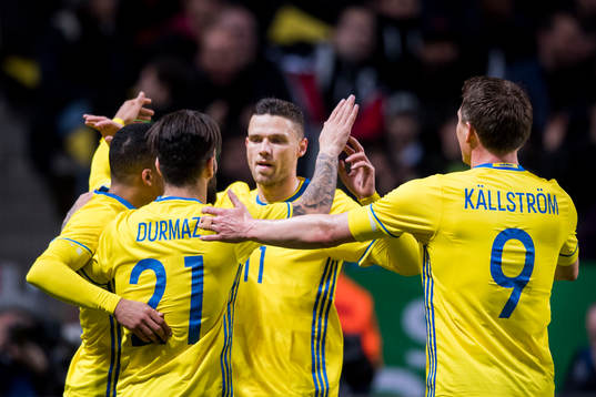 Sveriges Martin Olsson, Jimmy Durmaz och Kim Källström