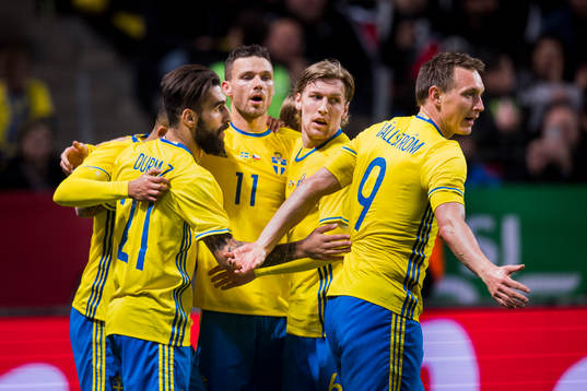 Sveriges Martin Olsson, Jimmy Durmaz, Emil Forsberg och Kim