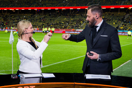 TV4 sports studion med experterna Anna Brolin och Olof