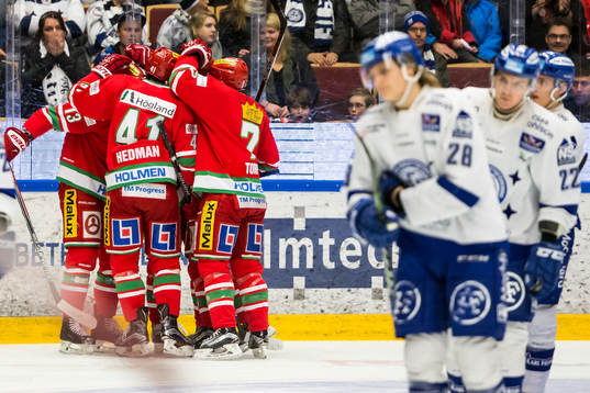 Modos spelare jublar