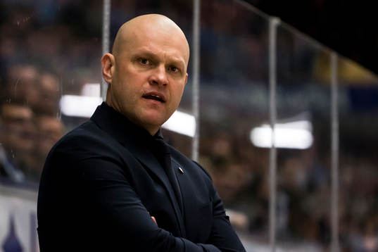 Modos tränare Andreas Johansson  i ishockeymatchen i