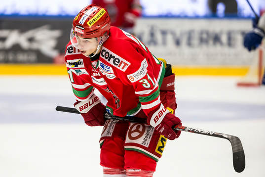 Modos Gustav Possler  deppar i ishockeymatchen i kvalet