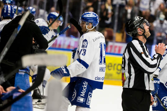 Leksands Jon Knuts  i ishockeymatchen i kvalet  till SHL