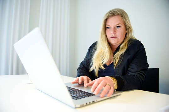 IFK Göteborgs analytiker Linda Breding blir intervjuad