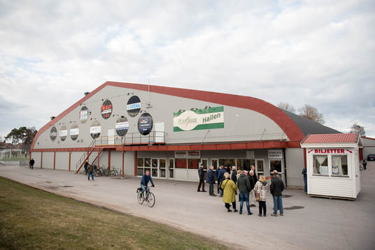 Exteriör vy av Plivit Trade hallen