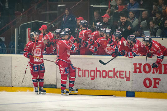 Västervik jublar när Västerviks Joacim Hedblad gör 1-0