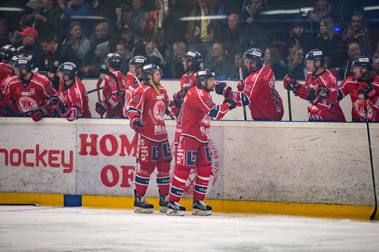 Västervik jublar när Västerviks Joacim Hedblad gör 1-0