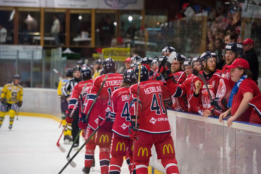 Västerviks spelare jublar