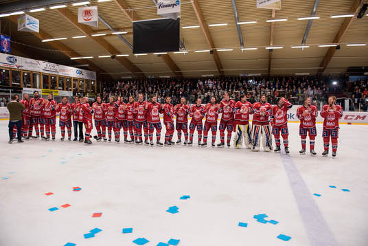 Västerviks spelare jublar