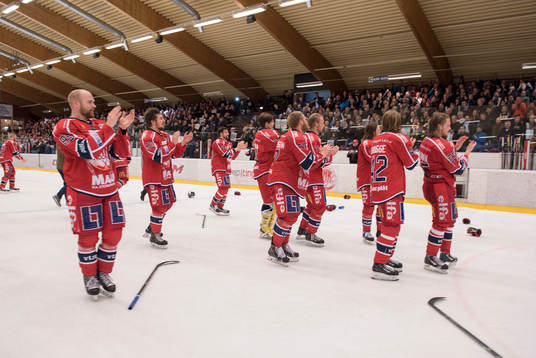 Västerviks spelare jublar