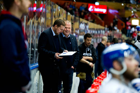 Leksands tränare Per-Erik Johnsson jublar