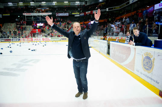 Leksands tränare Per-Erik Johnsson jublar