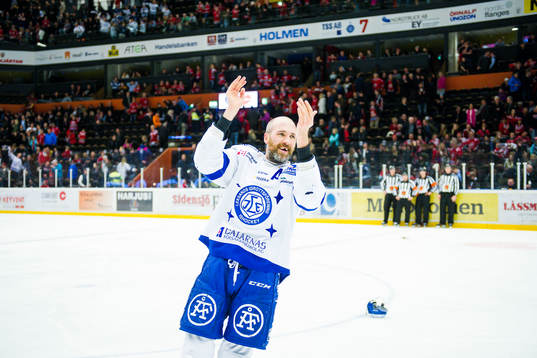Leksands Tommi Paakkolanvaara jublar