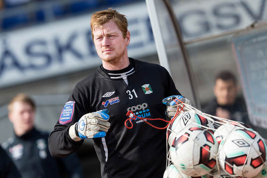Varbergs målvakt Joakim Wulff före fotbollsmatchen i