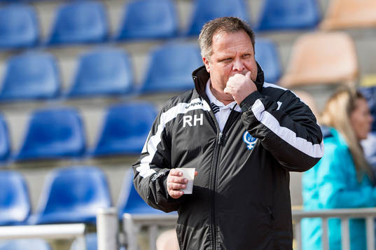 Åtvidabergs tränare Roar Hansen före fotbollsmatchen i