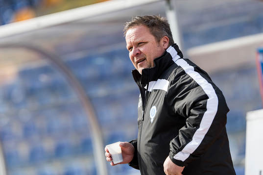 Åtvidabergs tränare Roar Hansen före fotbollsmatchen i