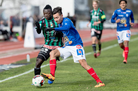 Varbergs Thomas Boakye och Åtvidabergs Kevin Deeromram