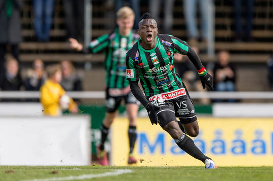 Varbergs Thomas Boakye jublar