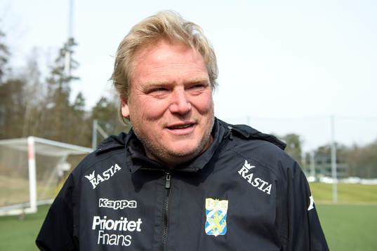 IFK Göteborgs tränare Jörgen Lennartsson blir intervjuad