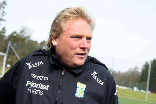 IFK Göteborgs tränare Jörgen Lennartsson blir intervjuad