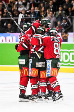 Frölundas spelare jublar