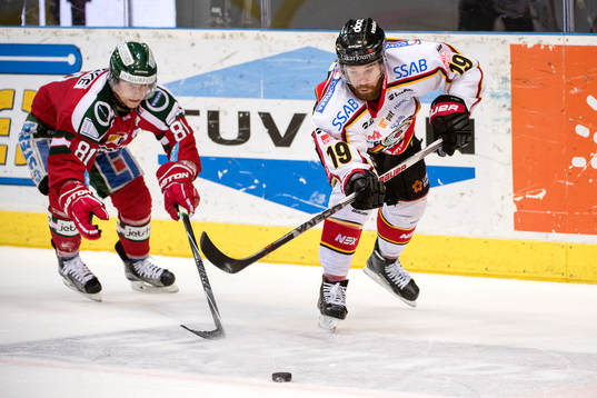 Frölundas Ryan Lasch och Luleås Jacob Lagace
