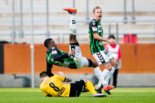 GAIS Liam Loyd Davies ramlar över Frejs Pontus Silfwer