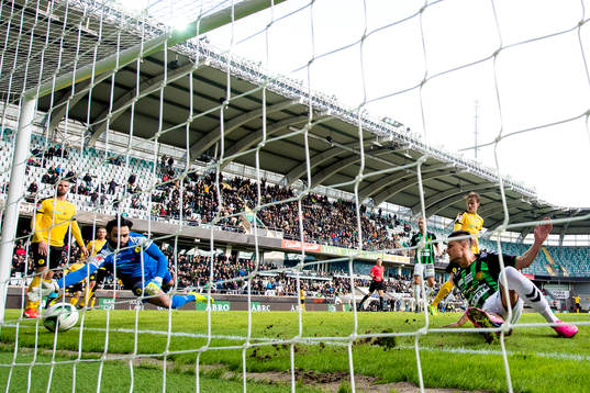 Frejs  målvakt Marko Atanackovic  och GAIS Luka Mijaljevic