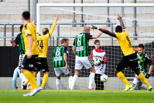 Frejs spelare jublar men domaren dömer bort målet