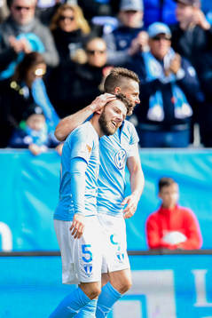 Malmö FFs Erdal Rakip och Markus Rosenberg   jublar
