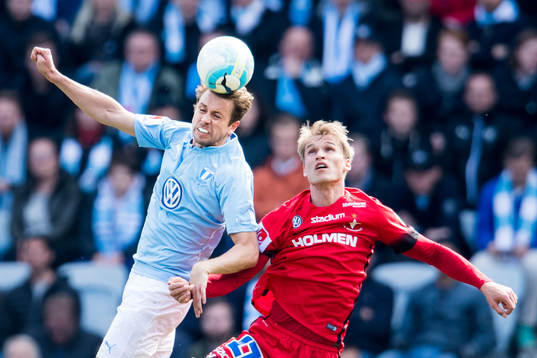 Malmö FFs Kari Arnason och Norrköpings Sebastian Andersson