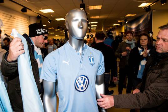 Malmö FFs nya tröja med ny sponsor Volkswagen som