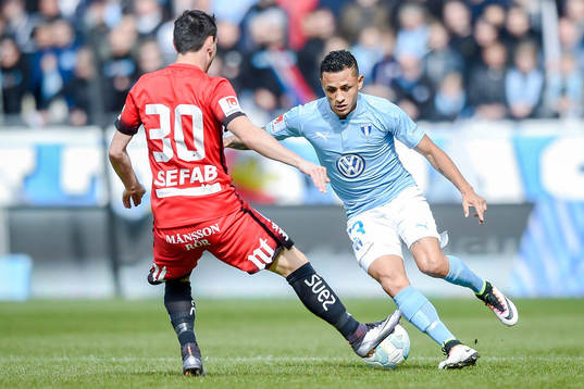 Norrköpings Nikola Tkalcic och Malmö FFs Yoshimar Yotún