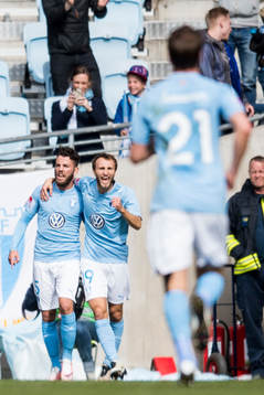 Malmö FFs Erdal Rakip och Magnus Wolff Eikrem jublar