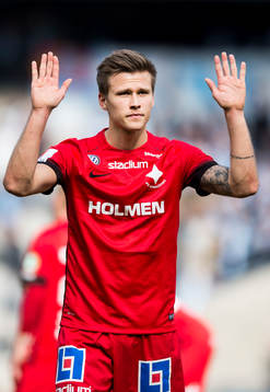 Norrköpings Arnor Ingvi Traustason tackar publiken