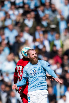 Malmö FFs Jo Inge Berget i nickduell med Norrköpings Emir