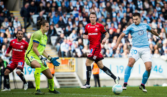 Malmö FFs Vladimir Rodic oroar framför Norrköpings