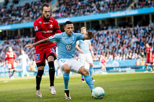 Norrköpings Emir Kujovic och Malmö FFs Yoshimar Yotún