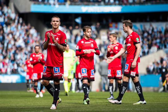 Norrköpings Linus Wahlqvist tackar publiken
