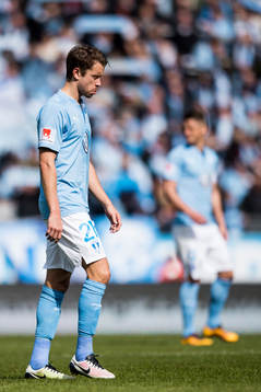 Malmö FFs Kari Arnason deppar