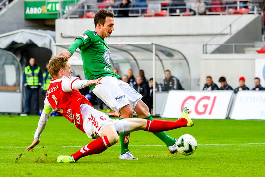 Kalmars Rasmus Elm och Jönköpings Daryl Smylie
