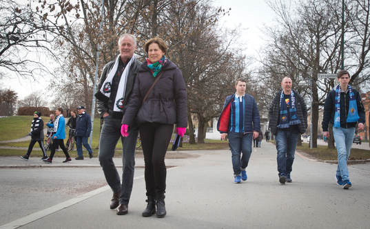 Örebro och Djurgården supportrar utanför Behrn Arena
