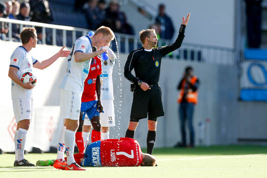 Helsingborgs Viktor Ljung får lämna planen