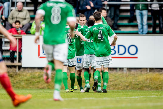 Ljungskiles Gabriel Altemark-Vanneryr har gjort 1-0 och