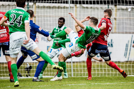 Ljungskiles Gabriel Altemark-Vanneryr (nr14) gör 1-0