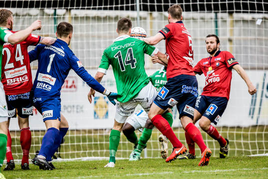Ljungskiles Gabriel Altemark-Vanneryr (nr14) gör 1-0
