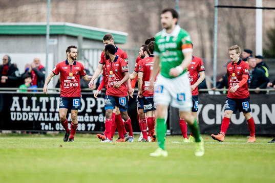 Örgrytes George Mourad har gjort 1-1 och jublar med