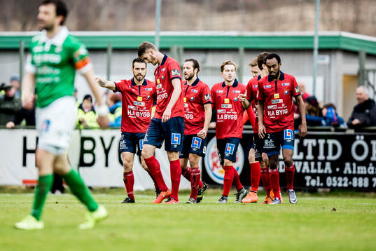 Örgrytes George Mourad har gjort 1-1 och jublar med