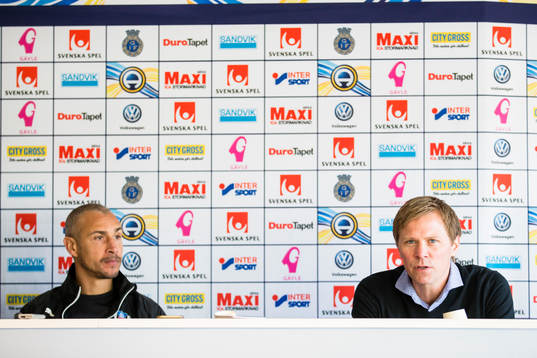 Gefles tränare Roger Sandberg (h) och Helsingborgs manager